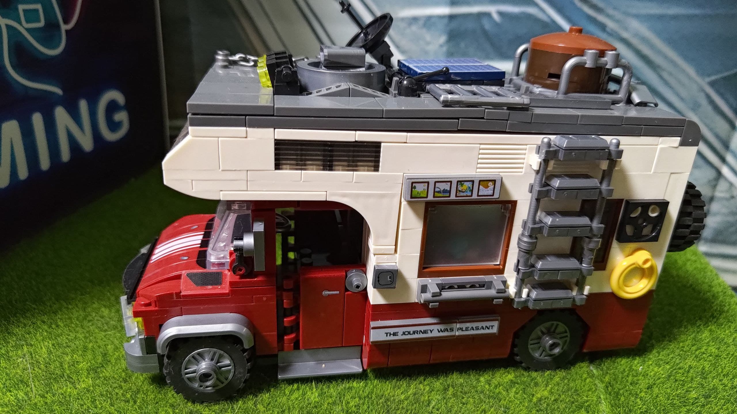LEGO-Style Road Trip Rig
