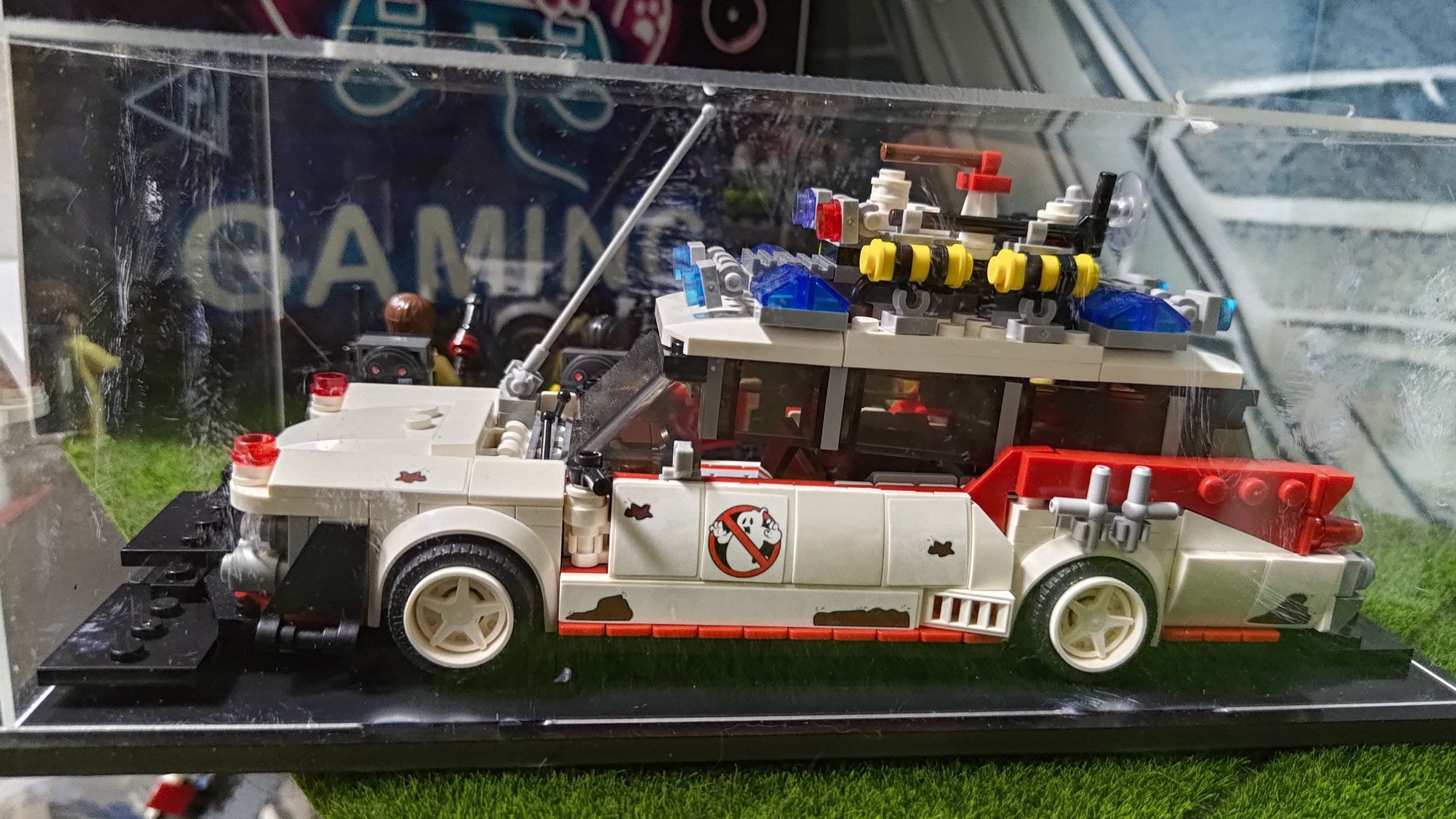 Ghostbusters Ecto-1 Display Diorama